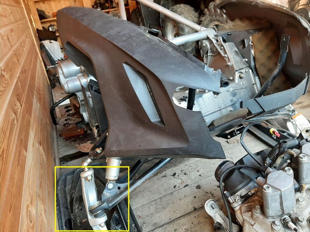 Кулак поворотный правый Б/У оригинал BRP 505073012