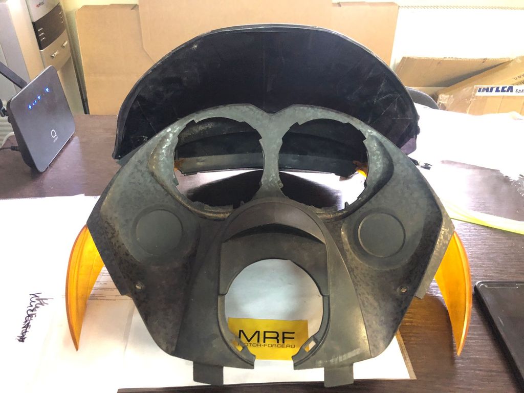 BRP 517303160 WINDSHIELD Стекло ветровое, низкое, желтое (REV)